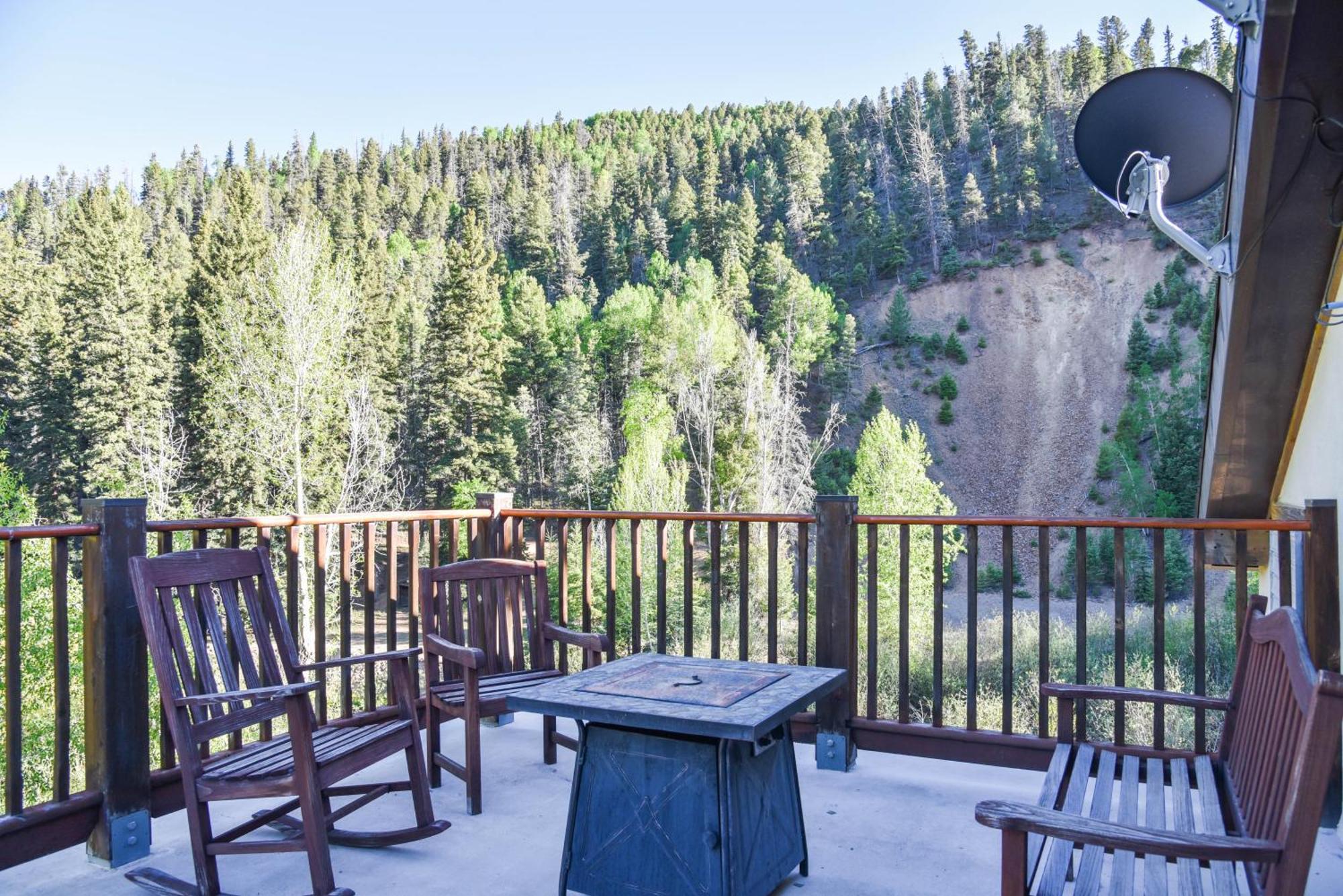 River Lyric Lodge - Formerly Double Dog Red River Eksteriør billede