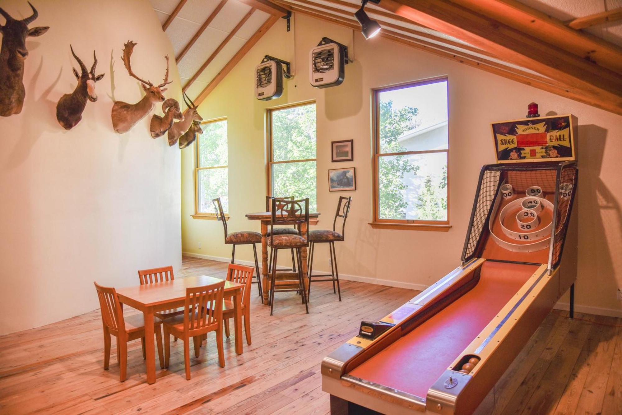 River Lyric Lodge - Formerly Double Dog Red River Eksteriør billede