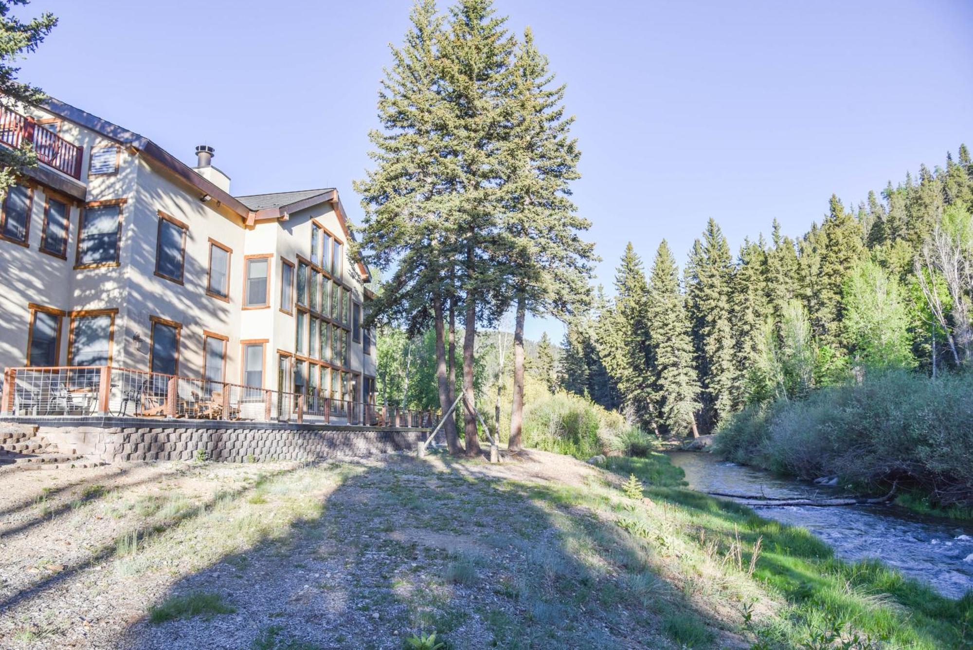 River Lyric Lodge - Formerly Double Dog Red River Eksteriør billede